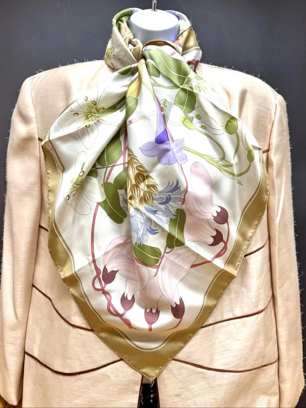 Hermes Paris  Silk  34"Flora Graeca Floral Scarf Pastel Ivery Green Purple (25) - Picture 4 of 16